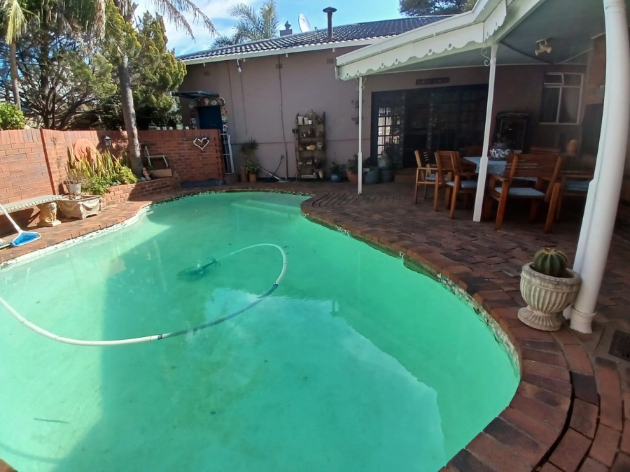 4 Bedroom Property for Sale in Herlear Northern Cape